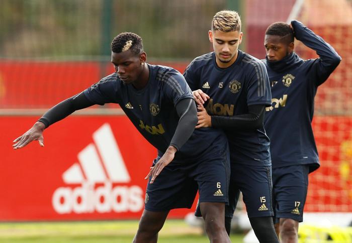 Manchester Unitedda Pogba-Mourinho savaşı sürüyor