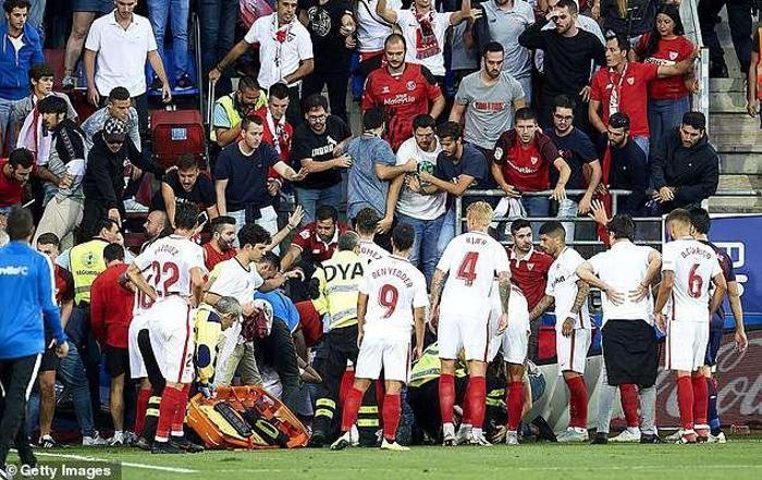 Sevilla maçında tribün çöktü, 8 kişi hastanelik oldu