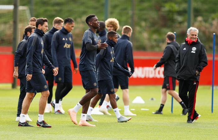 Manchester Unitedda Pogba-Mourinho savaşı sürüyor