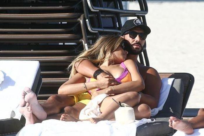 Kainat güzeli Ariadna Gutierrez plajda