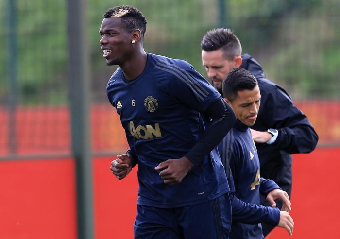 Manchester Unitedda Pogba-Mourinho savaşı sürüyor
