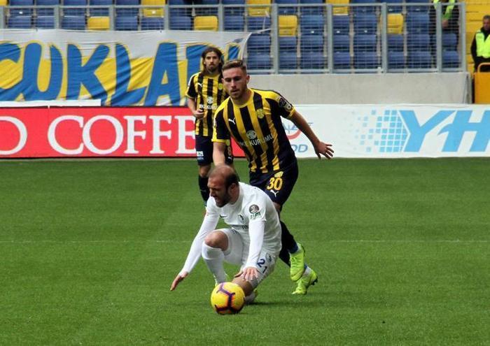 Sackonun dirseği yüzüme geldi
