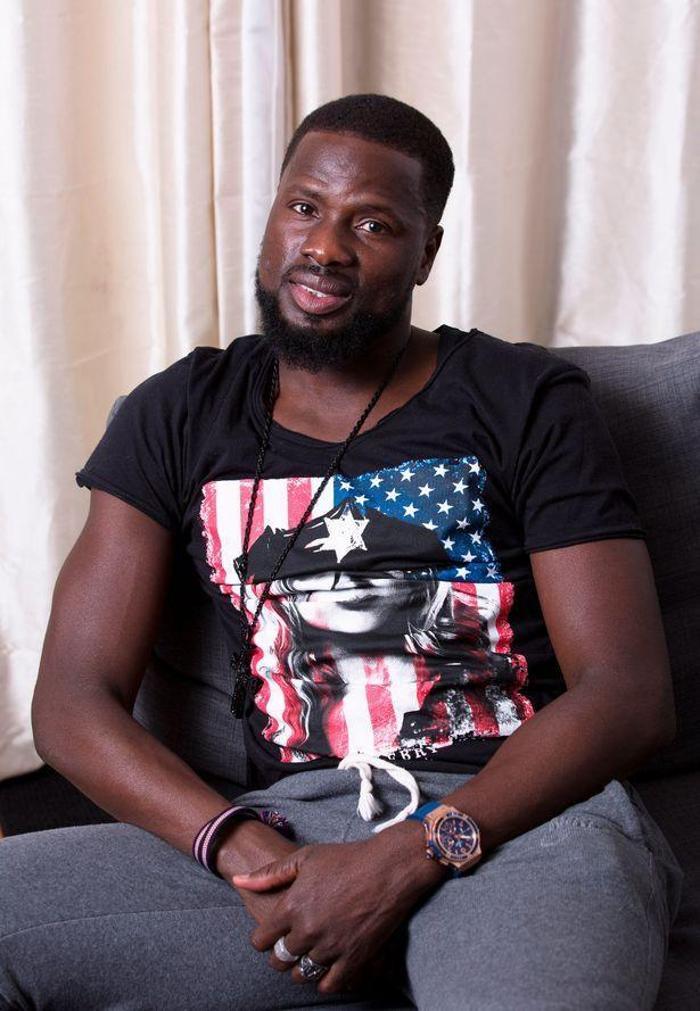 Galatasarayın eski yıldızı Emmanuel Eboue haber bekliyor