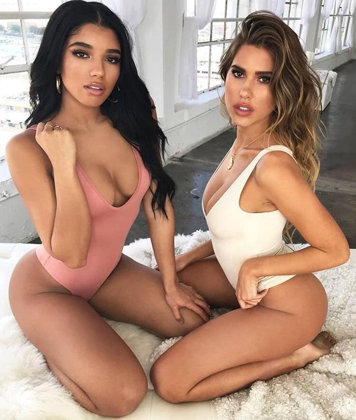 Kara Del Toro dekoltesiyle geceye damga vurdu