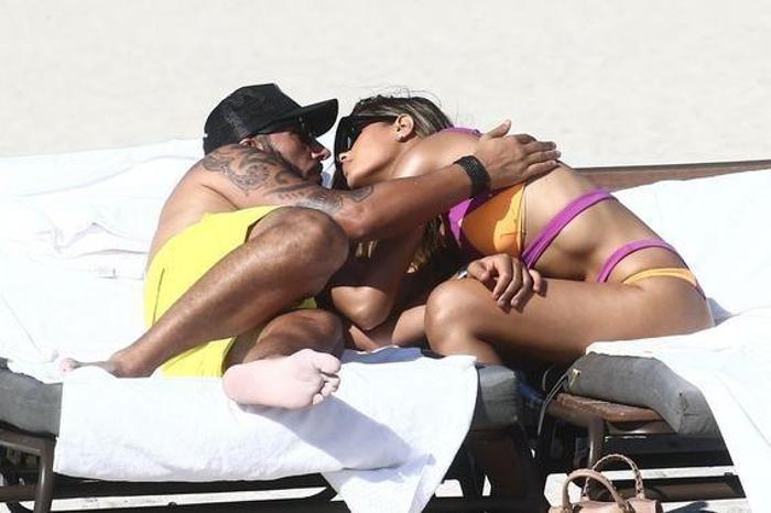 Kainat güzeli Ariadna Gutierrez plajda