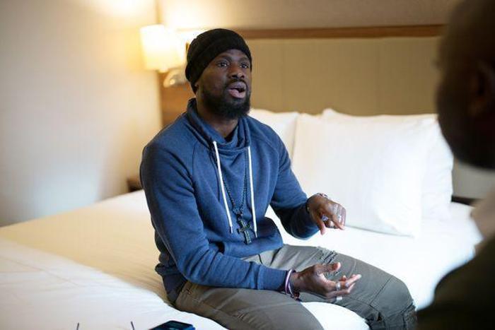 Galatasarayın eski yıldızı Emmanuel Eboue haber bekliyor