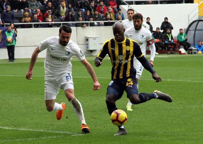 Ankaragücü teknik direktörü golden sonra yere yığıldı