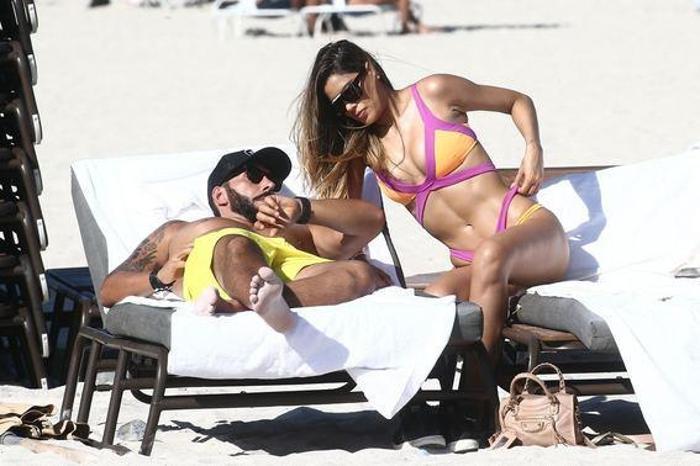 Kainat güzeli Ariadna Gutierrez plajda