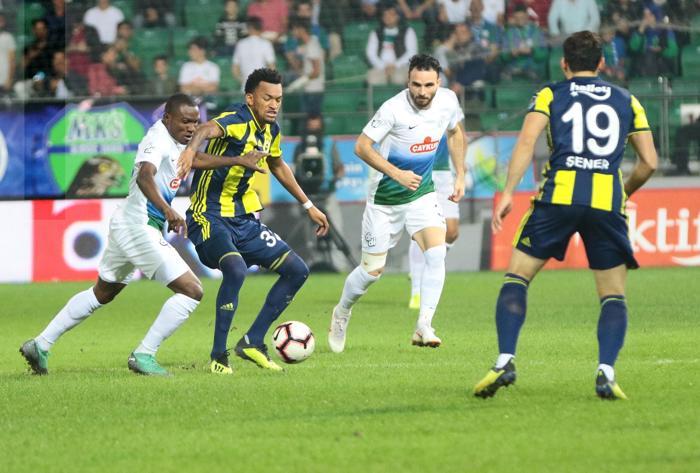 Kaptanlar maç sonu taraftara gitti