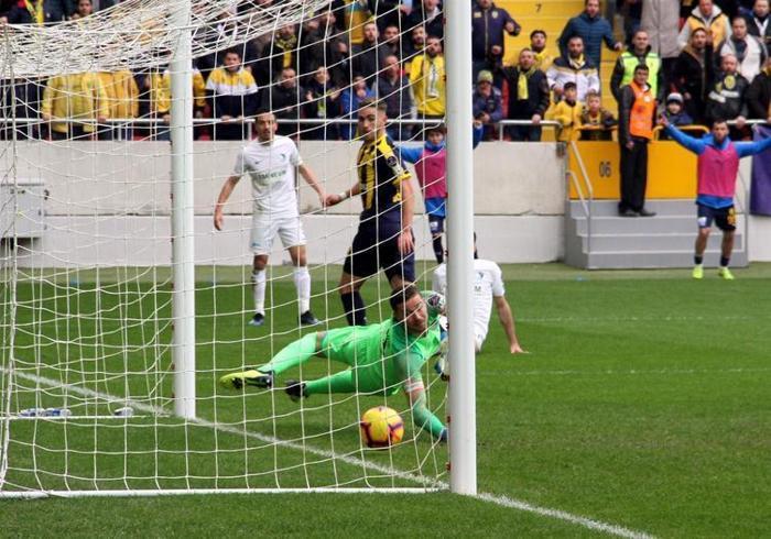 Ankaragücü teknik direktörü golden sonra yere yığıldı
