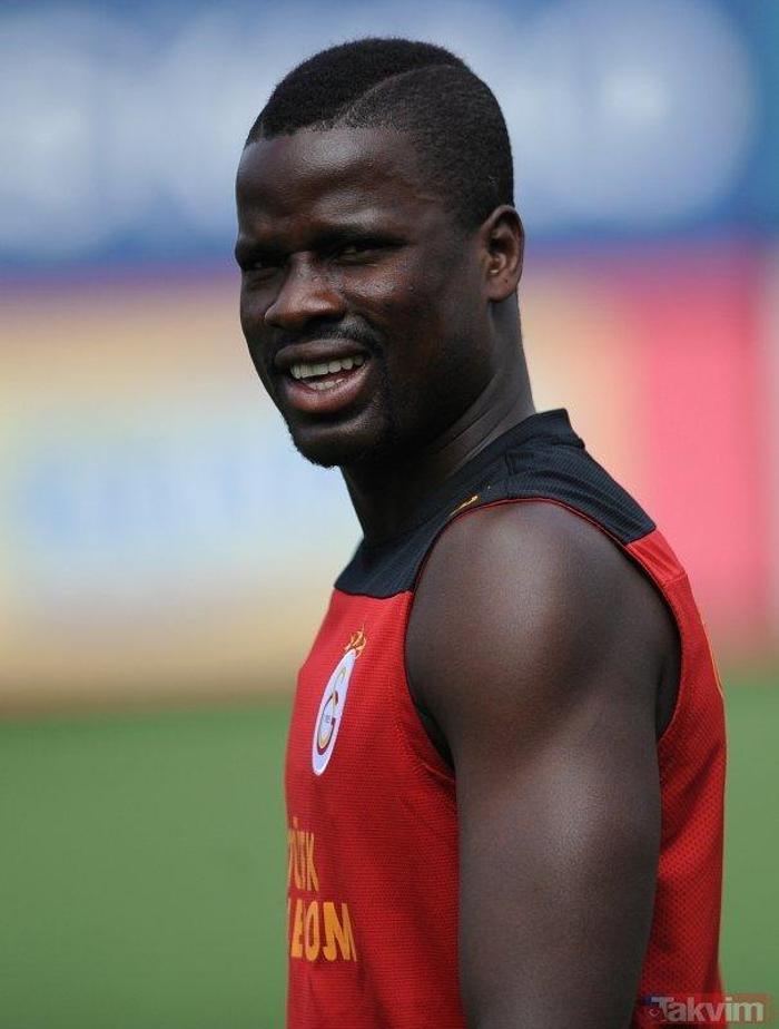 Galatasarayın eski yıldızı Emmanuel Eboue haber bekliyor