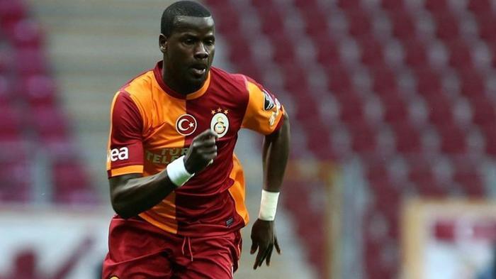 Galatasarayın eski yıldızı Emmanuel Eboue haber bekliyor