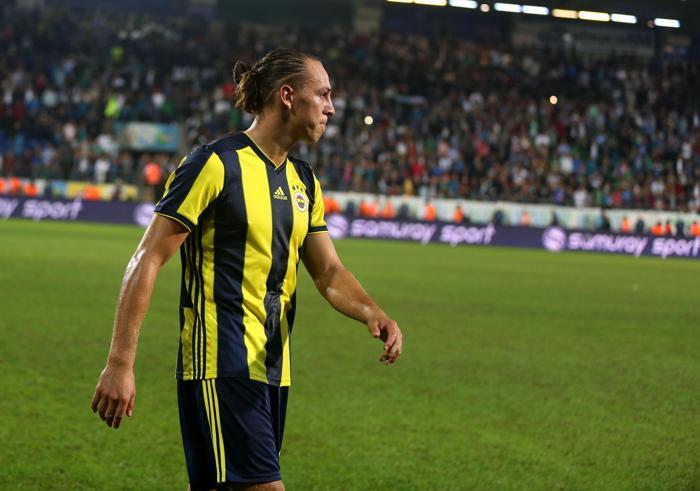 Kaptanlar maç sonu taraftara gitti