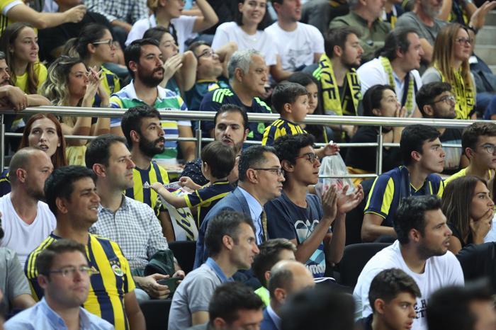 Ersun Yanal tezahüratı