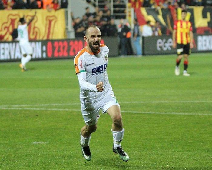 Efecan Karaca