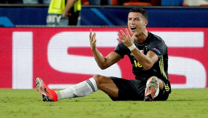 Emre Can: Kadın değiliz, futbol oynuyoruz