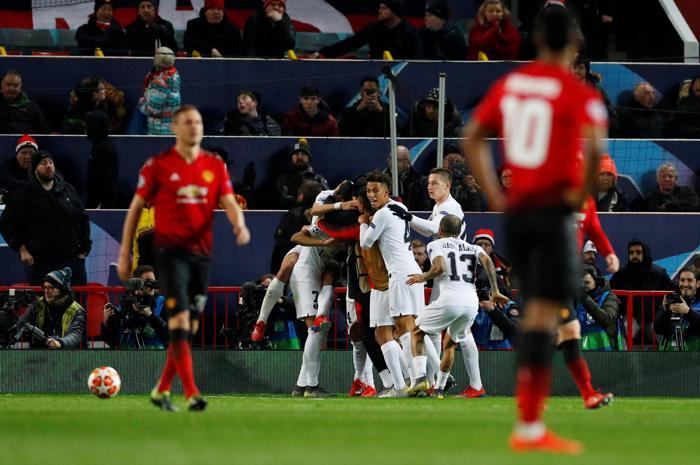 Di Mariadan Manchester United tribünlerine: F.. off