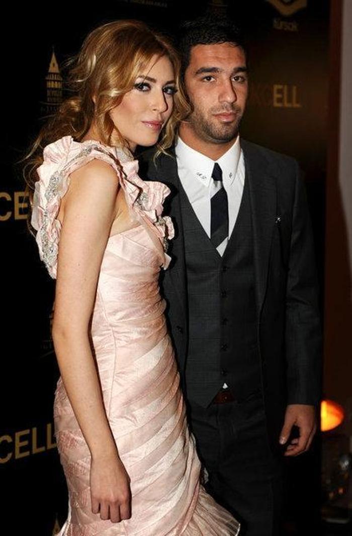 Arda Turana, Sinem Kobal tazminatı