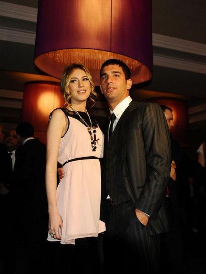 Arda Turana, Sinem Kobal tazminatı
