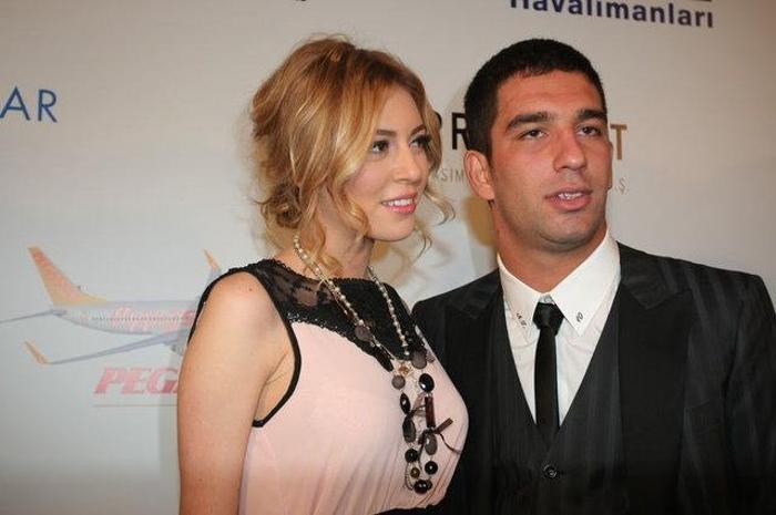 Arda Turana, Sinem Kobal tazminatı