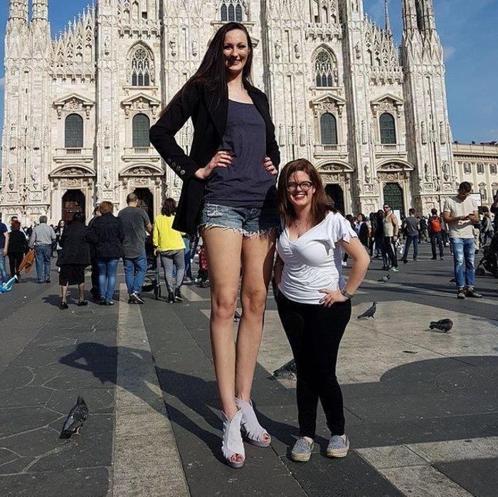 Dünyanın en uzun bacaklı modeli Ekaterina Lisina seçildi