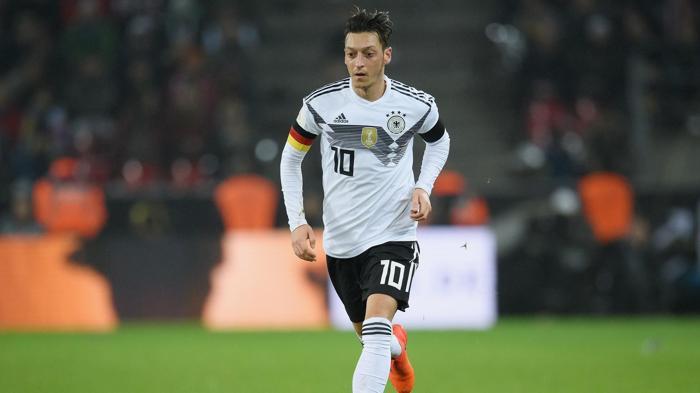 Mesut Özilin menajerinden olay açıklamalar