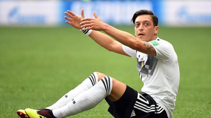 Mesut Özilin menajerinden olay açıklamalar