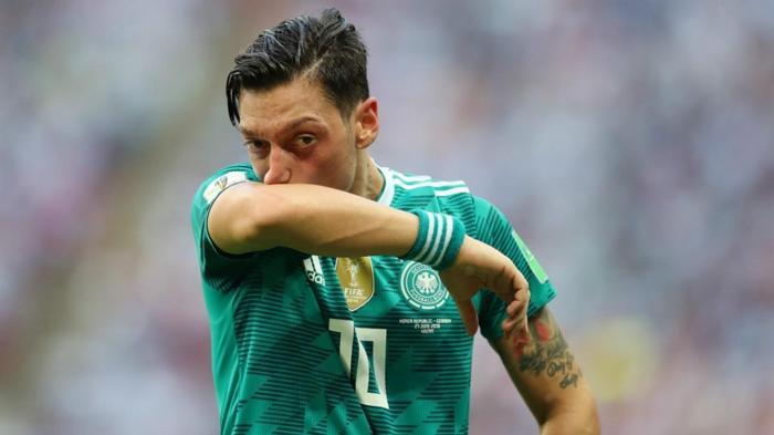 Mesut Özilin menajerinden olay açıklamalar