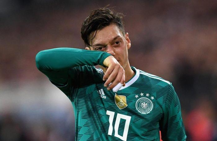 Mesut Özilin menajerinden olay açıklamalar