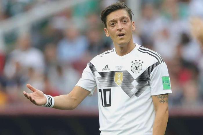 Mesut Özilin menajerinden olay açıklamalar