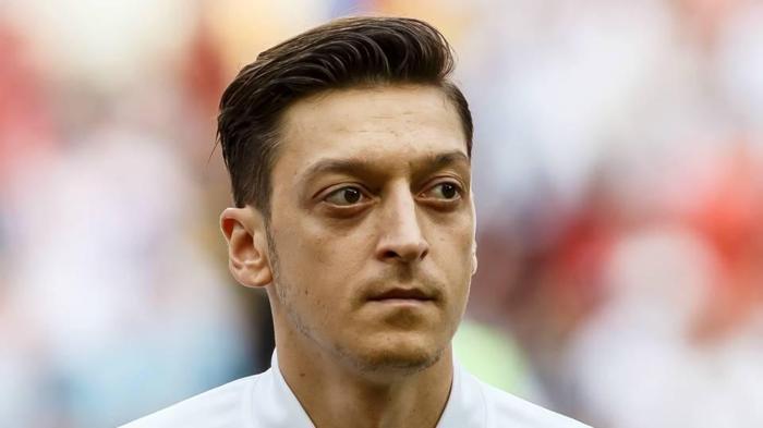 Mesut Özilin menajerinden olay açıklamalar