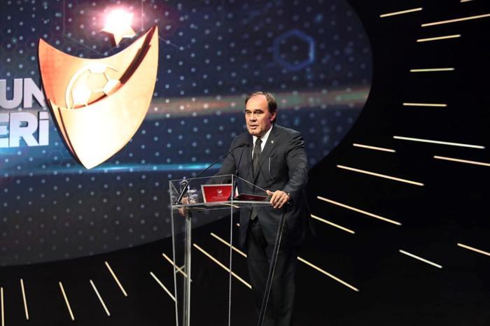 Futbolun Süperleri belli oldu Ödül töreninde yıldızlar geçidi