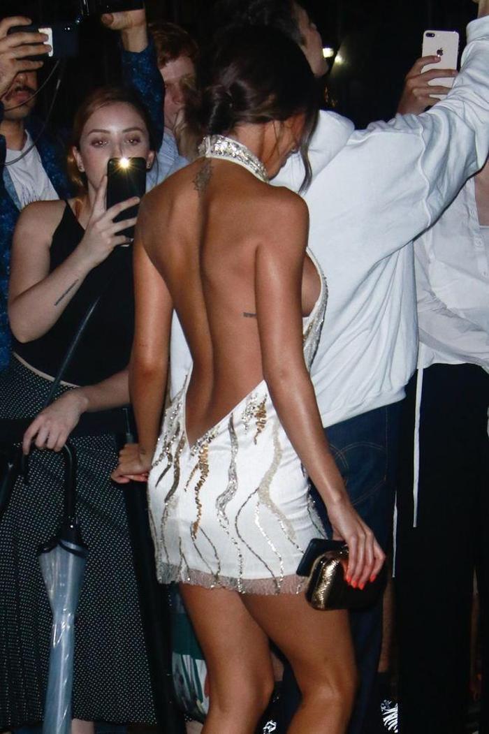 Chantel Jeffries dekoltesi ile göz kamaştırdı
