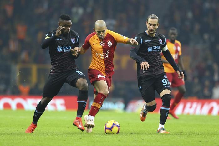 Orta alanda kaldı (Metin Karabaş)