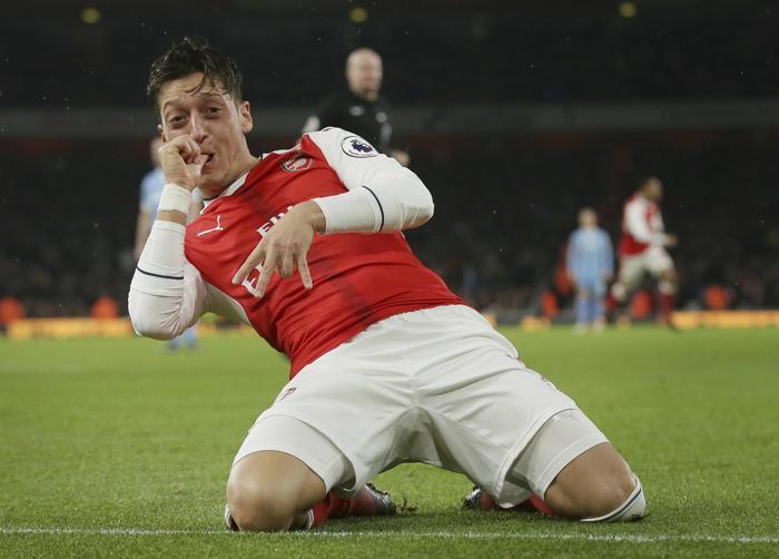 İngiliz medyasından Mesut Özil Fenerbahçeye... iddiası