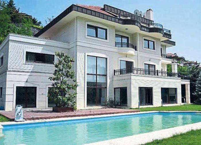 İşte Demet Akalının evinden haczedilen eşyalar
