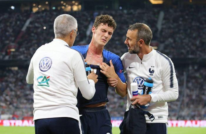 Antonio Rudiger, Benjamin Pavardın boynuna bastı