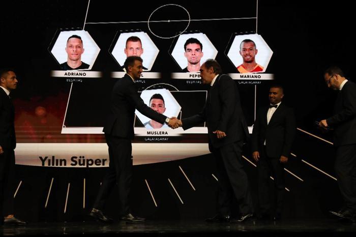 Futbolun Süperleri belli oldu Ödül töreninde yıldızlar geçidi