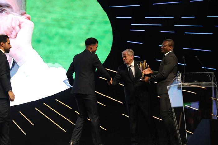 Futbolun Süperleri belli oldu Ödül töreninde yıldızlar geçidi