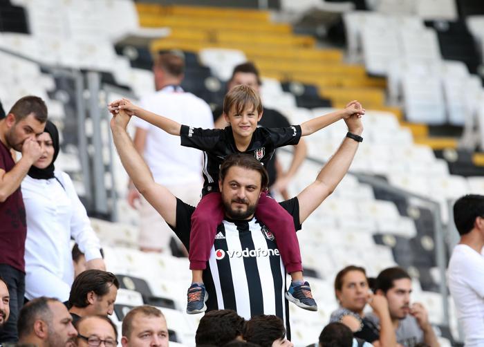 Beşiktaş-Altınordu maçında şok protesto