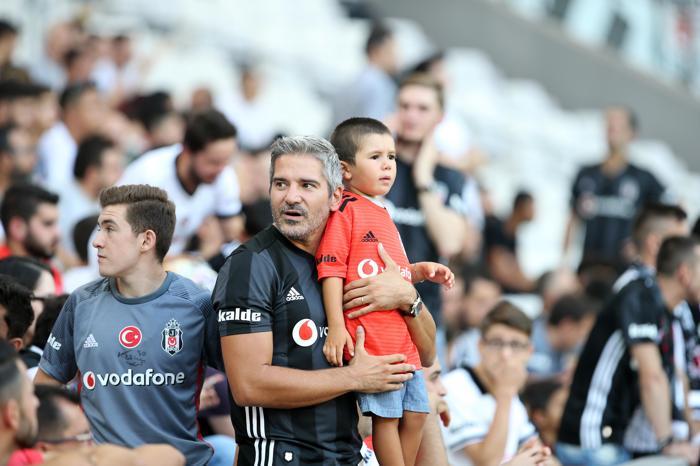 Beşiktaş-Altınordu maçında şok protesto