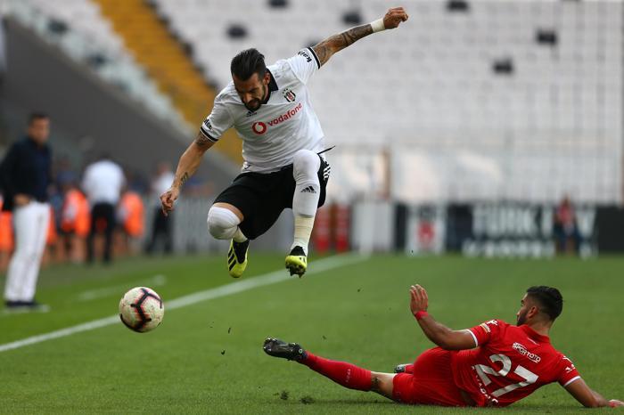 Beşiktaş-Altınordu maçında şok protesto