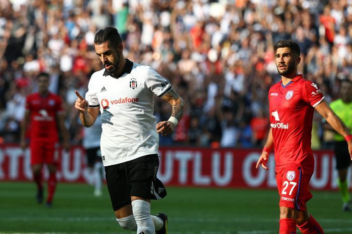 Beşiktaş-Altınordu maçında şok protesto