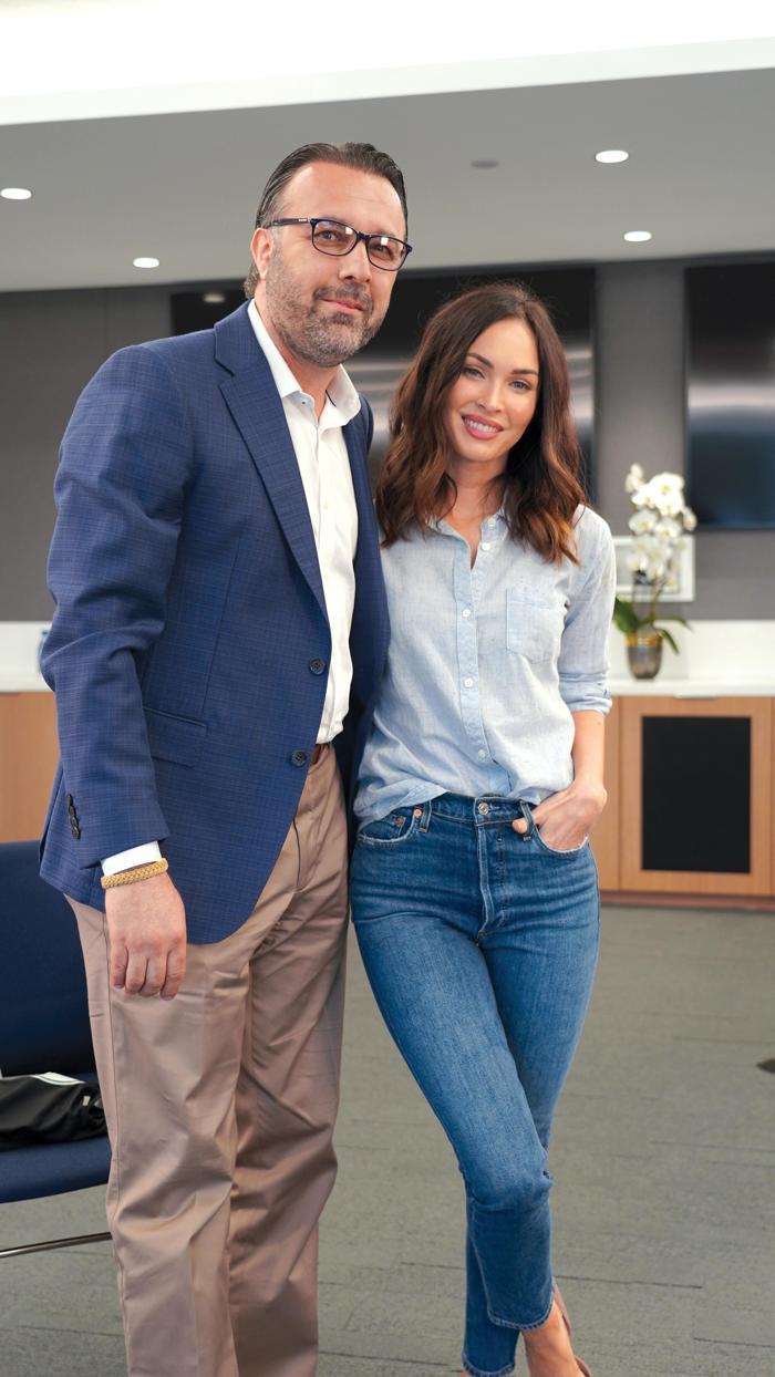 Megan Fox kıyafetinin azizliğine uğradı