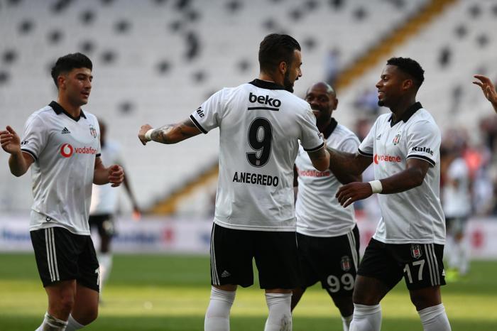 Beşiktaş-Altınordu maçında şok protesto