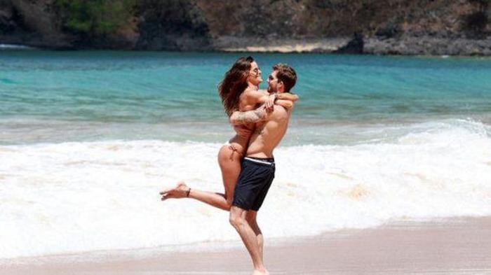 Kevin Trappın sevgilisi Izabel Goulart iskele pozuyla hayran bıraktı