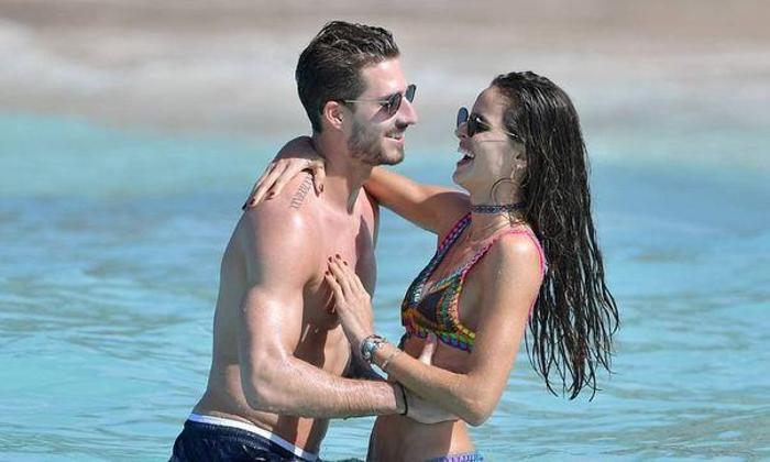 Kevin Trappın sevgilisi Izabel Goulart iskele pozuyla hayran bıraktı
