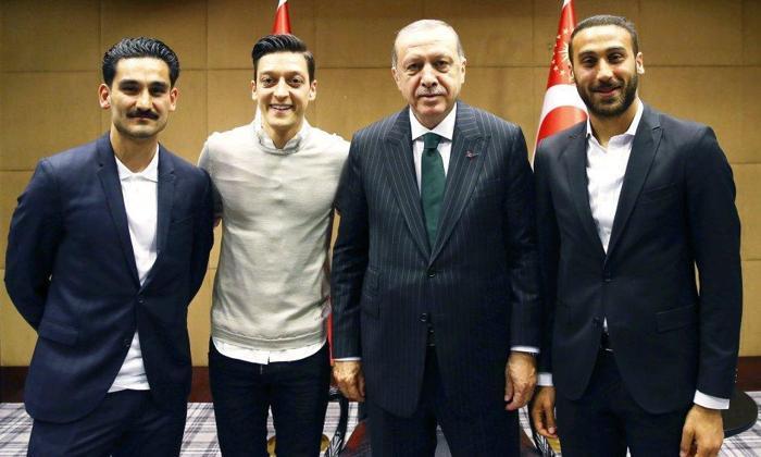 Almanların kini bitmiyor İlkay Gündoğana ırkçı tepki...