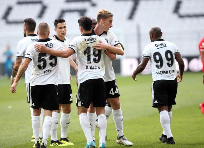 Beşiktaş-Altınordu maçında şok protesto