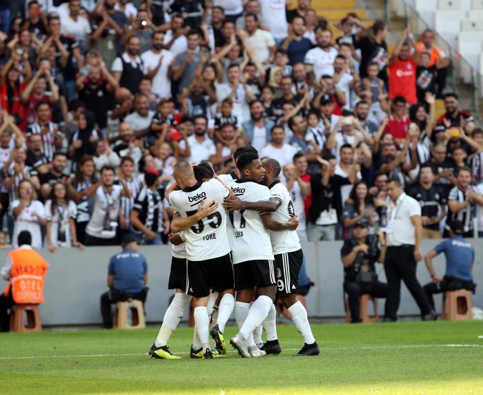 Beşiktaş-Altınordu maçında şok protesto